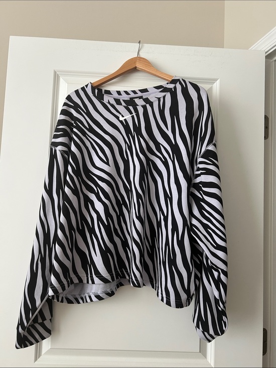 Nike Tops - NWOT Nike plus top 2X top black and gray
